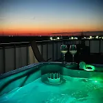 Bridge & Jacuzzi 公寓式酒店