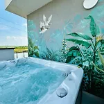Bridge & Jacuzzi 公寓式酒店