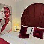 Bridge & Jacuzzi Appart hôtel 3*