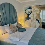Bridge & Jacuzzi 公寓式酒店