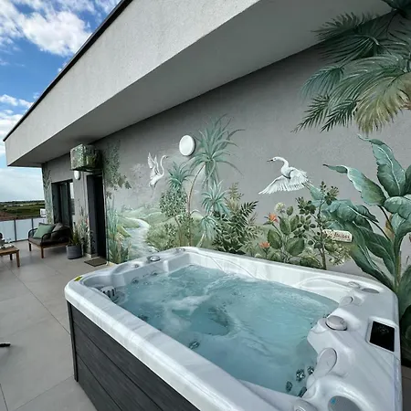 Appart hôtel Bridge & Jacuzzi 3*