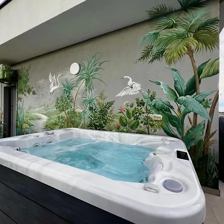Appart hôtel Bridge & Jacuzzi 3*