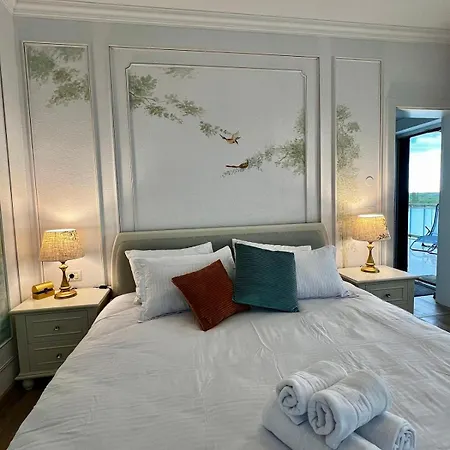 Apart-hotel Bridge & Jacuzzi