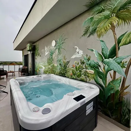 Bridge & Jacuzzi Appart hôtel 3*