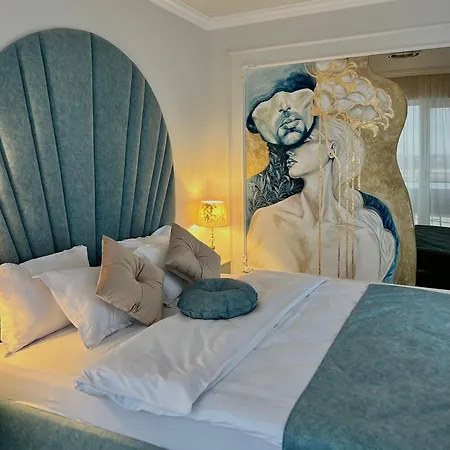 Bridge & Jacuzzi Apart-hotel