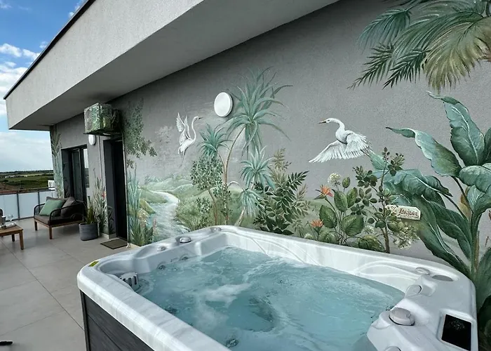 Appart hôtel Bridge & Jacuzzi 3*