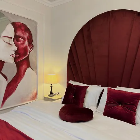 Bridge & Jacuzzi Aparthotel 3*